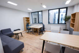 dsc_1236.jpg-Budynek tzw. starego Paderevianum po remoncie