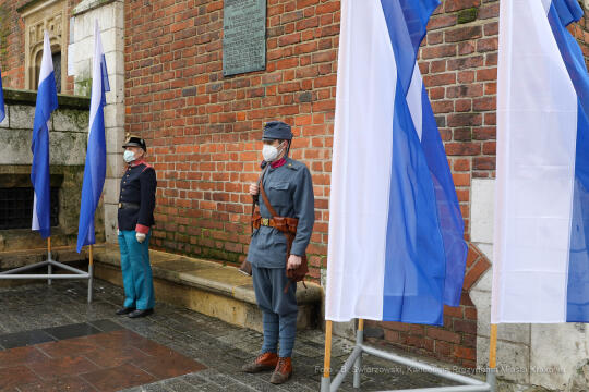 bs_201031_0162.jpg-Rocznica, Ratusz, Zmiana warty