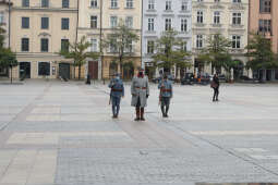 bs_201031_0169.jpg-Rocznica, Ratusz, Zmiana warty