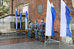 bs_201031_0189.jpg-Rocznica, Ratusz, Zmiana warty