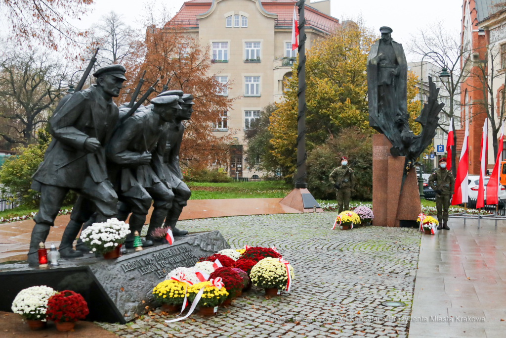 bs_201111_0594.jpg-11 Listopada,Kwiaty  Autor: B. Świerzowski