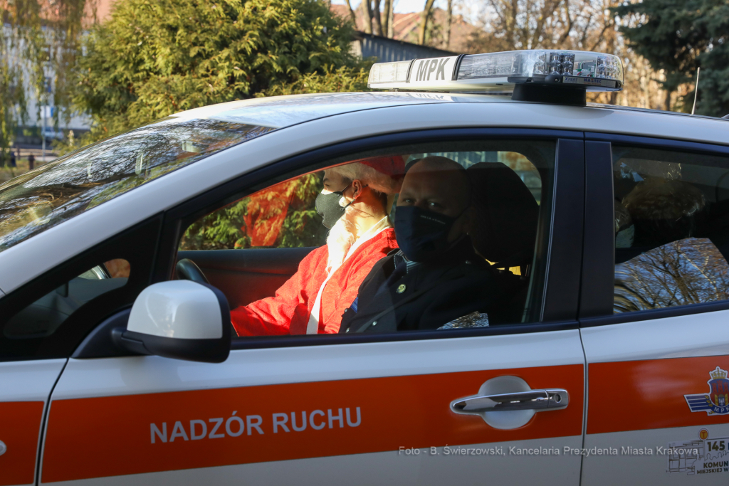 bs-grudnia 06, 2020-033a2283.jpg-Mikołaj, Szpital,  Dzieci  Autor: B. Świerzowski