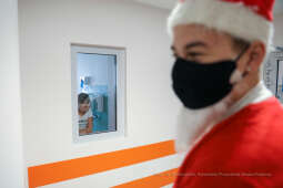 bs-grudnia 06, 2020-033a2313.jpg-Mikołaj, Szpital,  Dzieci