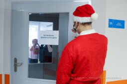 bs-grudnia 06, 2020-033a2359.jpg-Mikołaj, Szpital,  Dzieci