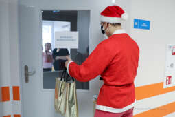 bs-grudnia 06, 2020-033a2362.jpg-Mikołaj, Szpital,  Dzieci