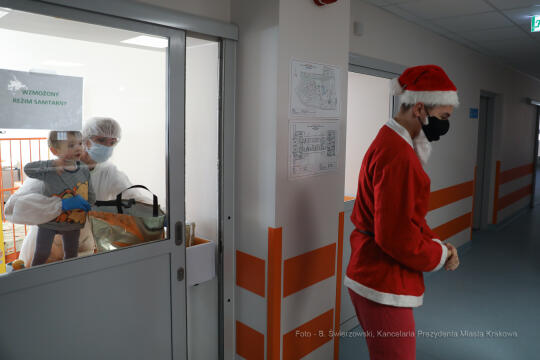 bs-grudnia 06, 2020-033a2456.jpg-Mikołaj, Szpital,  Dzieci