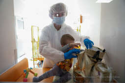 bs-grudnia 06, 2020-033a2480.jpg-Mikołaj, Szpital,  Dzieci