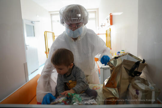 bs-grudnia 06, 2020-033a2483.jpg-Mikołaj, Szpital,  Dzieci