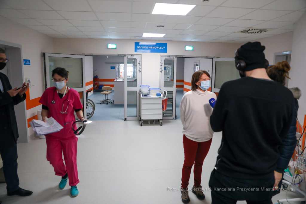 bs-grudnia 06, 2020-033a2555.jpg-Mikołaj, Szpital,  Dzieci  Autor: B. Świerzowski