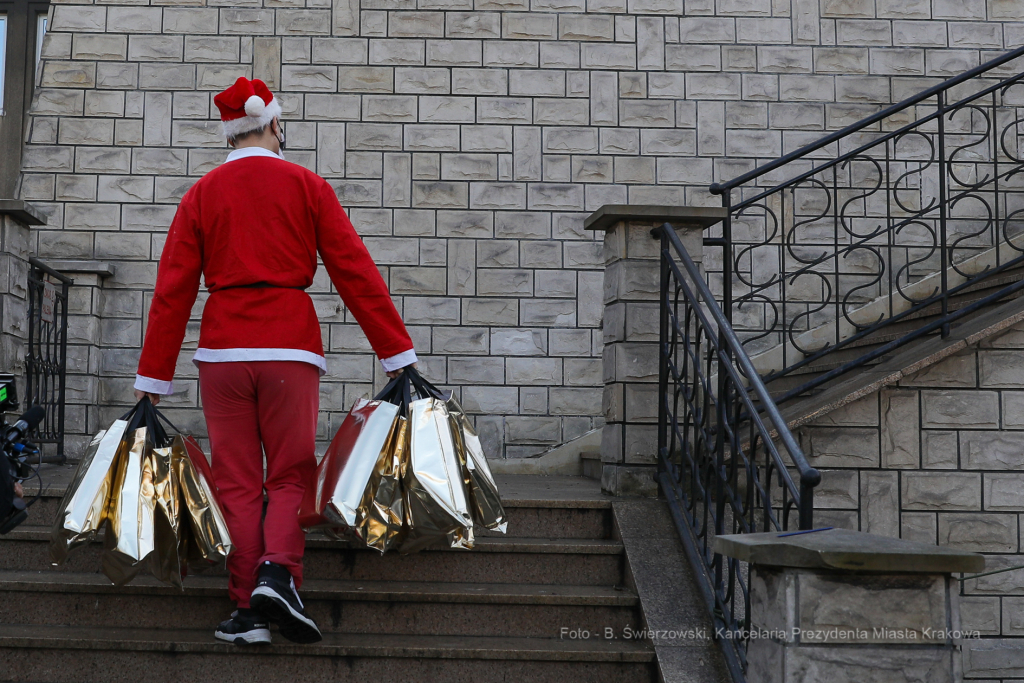 bs-grudnia 06, 2020-033a2599.jpg-Mikołaj, Szpital,  Dzieci  Autor: B. Świerzowski