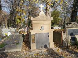 cmentarz Rakowicki, grobowiec Zwolińskich po renowacji