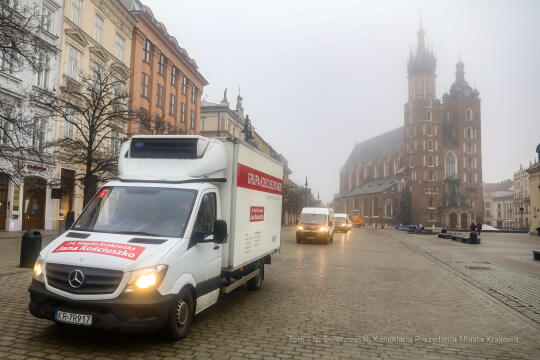 bs_201220_2862.jpg-Wigilia dla Bezdomnych, Kulig, Kościuszko, Rynek