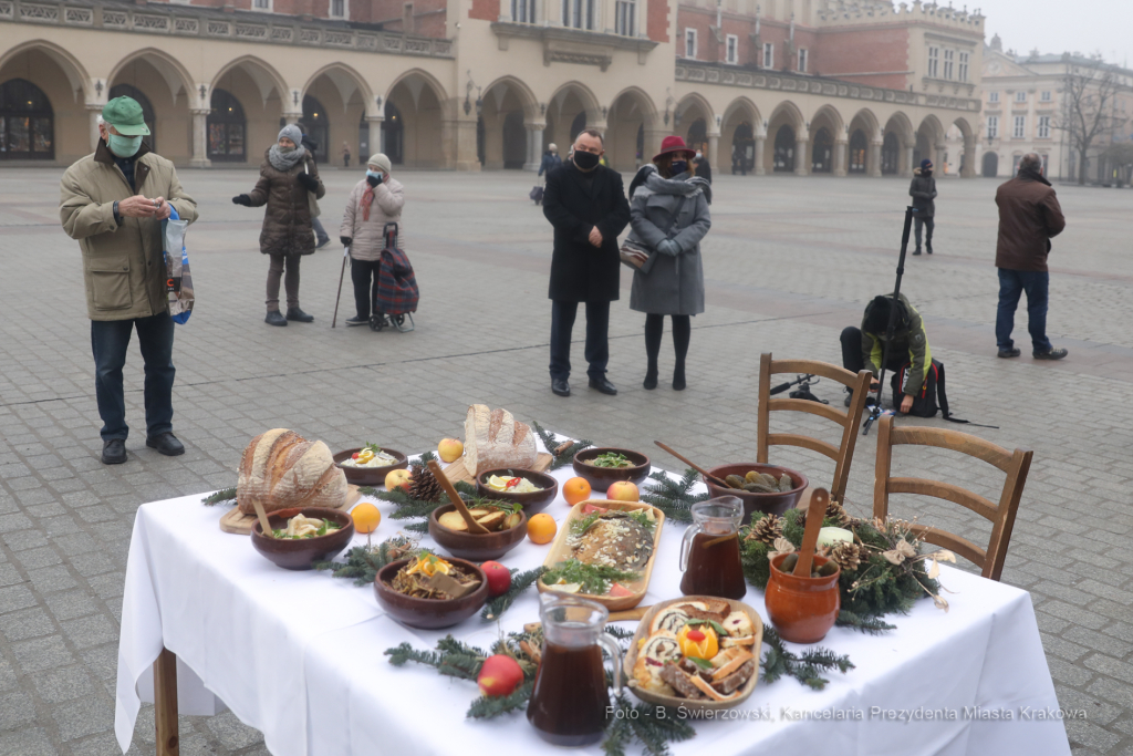 bs_201220_2866.jpg-Wigilia dla Bezdomnych, Kulig, Kościuszko, Rynek  Autor: B. Świerzowski