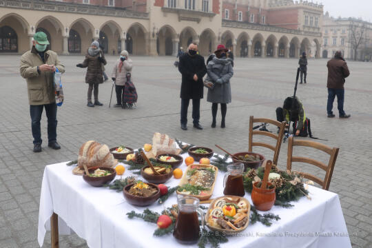 bs_201220_2866.jpg-Wigilia dla Bezdomnych, Kulig, Kościuszko, Rynek