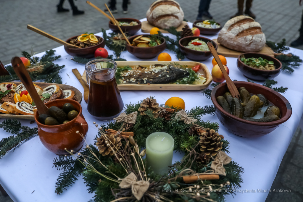 bs_201220_2887.jpg-Wigilia dla Bezdomnych, Kulig, Kościuszko, Rynek  Autor: B. Świerzowski