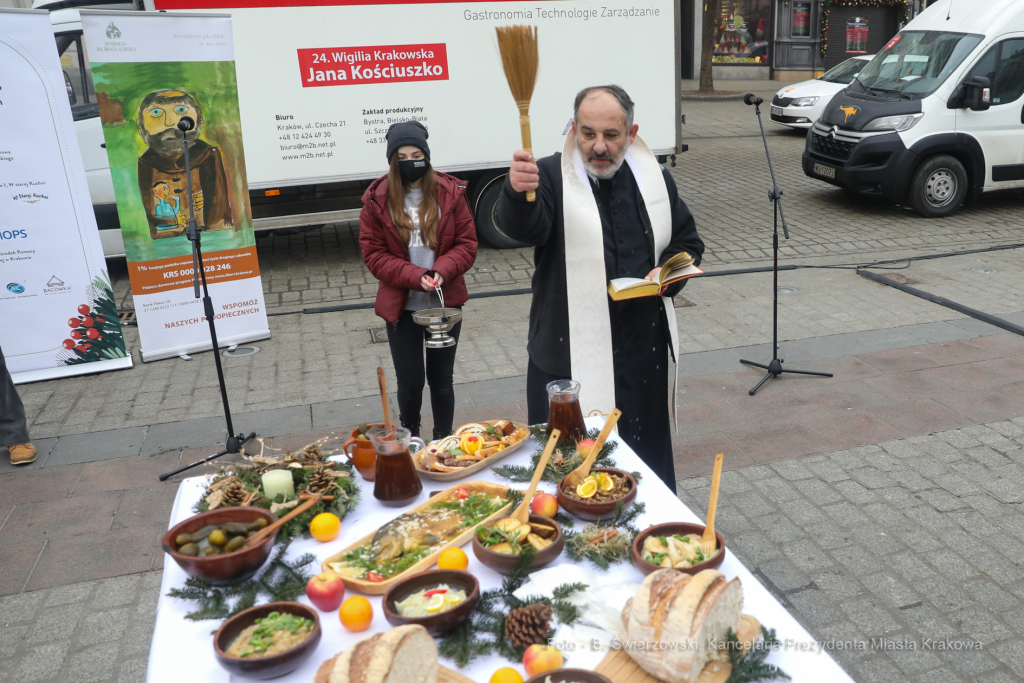 bs_201220_2942.jpg-Wigilia dla Bezdomnych, Kulig, Kościuszko, Rynek  Autor: B. Świerzowski