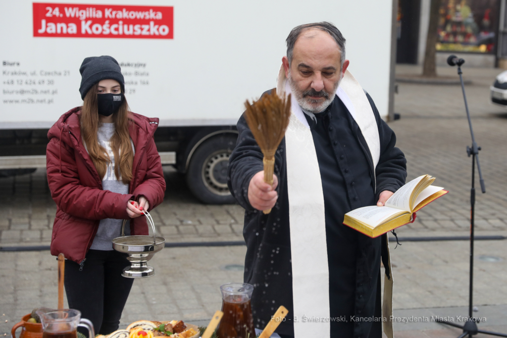 bs_201220_2954.jpg-Wigilia dla Bezdomnych, Kulig, Kościuszko, Rynek  Autor: B. Świerzowski