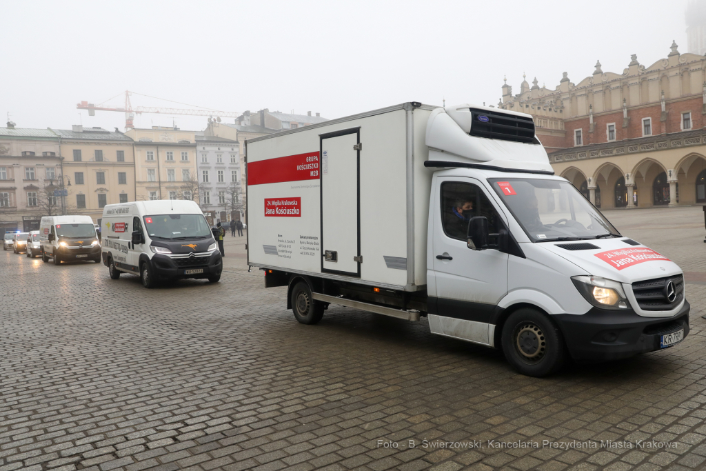 bs_201220_3017.jpg-Wigilia dla Bezdomnych, Kulig, Kościuszko, Rynek  Autor: B. Świerzowski