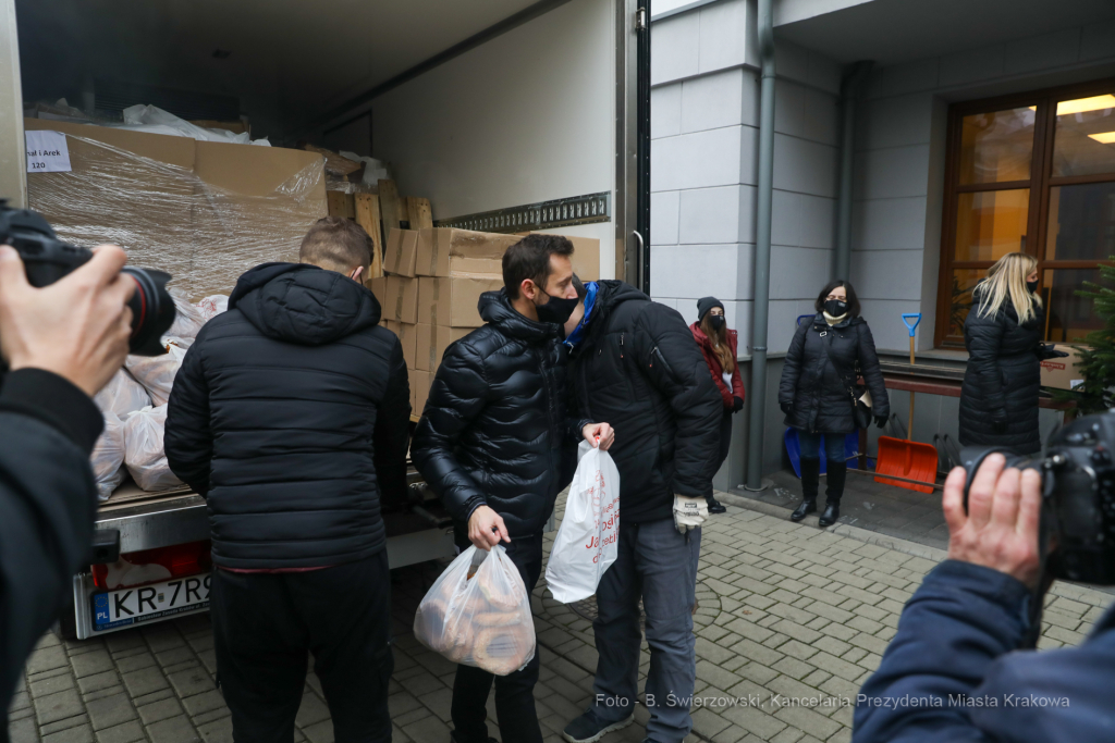 bs_201220_3043.jpg-Wigilia dla Bezdomnych, Kulig, Kościuszko, Rynek  Autor: B. Świerzowski