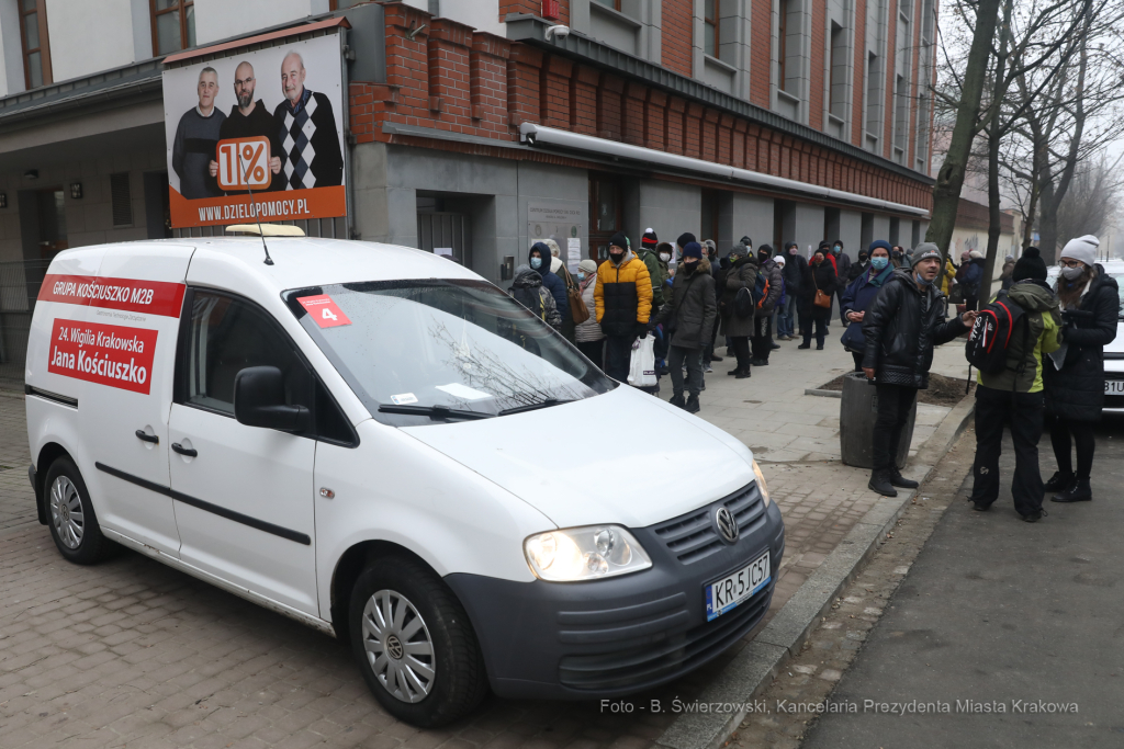 bs_201220_3052.jpg-Wigilia dla Bezdomnych, Kulig, Kościuszko, Rynek  Autor: B. Świerzowski