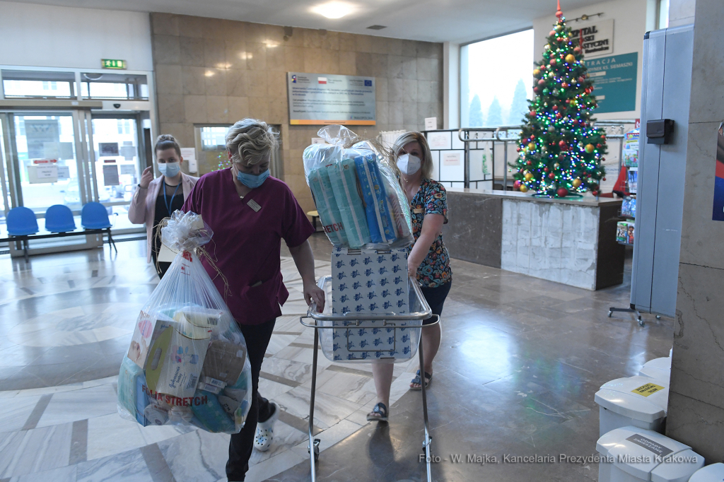 03jpg.jpg-Wyprawki od prezydenta  Autor: W. Majka