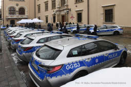 02jpg.jpg-samochody dla Policji