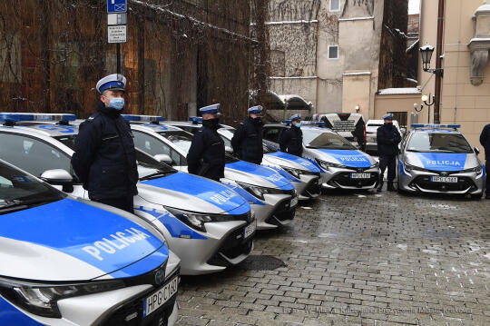 04jpg.jpg-samochody dla Policji