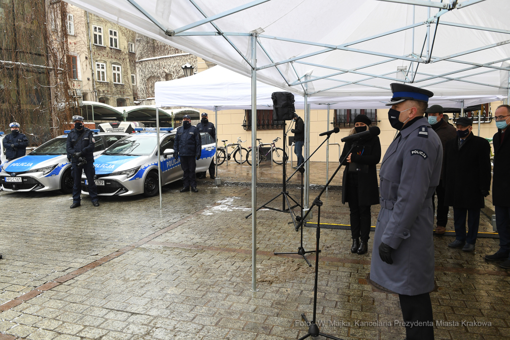 11jpg.jpg-samochody dla Policji  Autor: W. Majka