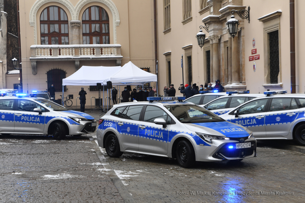 14jpg.jpg-samochody dla Policji  Autor: W. Majka