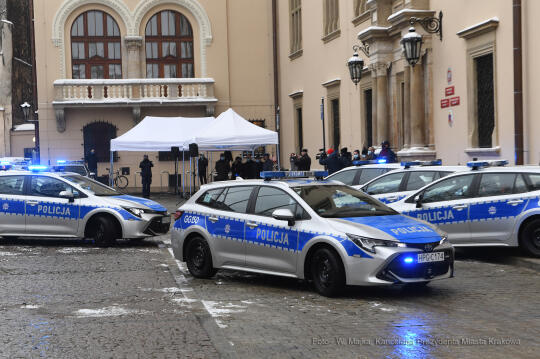 14jpg.jpg-samochody dla Policji