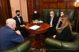 01jpg.jpg-Spotkanie laureatami stypendium Prezydenta Miasta Krakowa im. Juljusza Lae