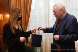 02jpg.jpg-Spotkanie laureatami stypendium Prezydenta Miasta Krakowa im. Juljusza Lae