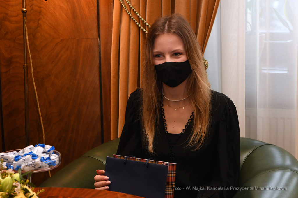 04jpg.jpg-Spotkanie laureatami stypendium Prezydenta Miasta Krakowa im. Juljusza Lae  Autor: W. Majka