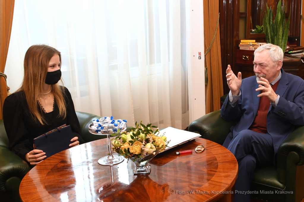 06jpg.jpg-Spotkanie laureatami stypendium Prezydenta Miasta Krakowa im. Juljusza Lae  Autor: W. Majka