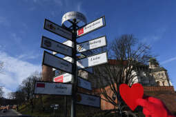 signpost - partner cities.jpg-From Kraków with Love - walentynkowy Kraków