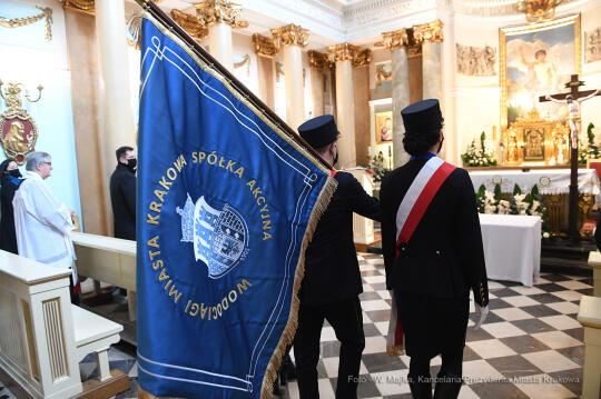 04jpg.jpg-Ceremonia nadania sztandaru  Wodociągom Miasta Krakowa SA