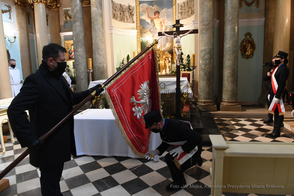 12jpg.jpg-Ceremonia nadania sztandaru  Wodociągom Miasta Krakowa SA  Autor: W. Majka