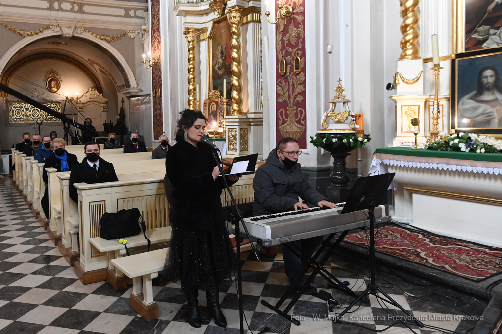 15jpg.jpg-Ceremonia nadania sztandaru  Wodociągom Miasta Krakowa SA  Autor: W. Majka