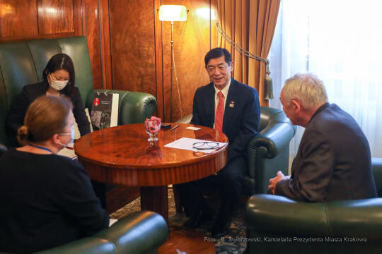 bs_210301_7878.jpg-Ambasador Japonii, Majchrowski, Spotkanie