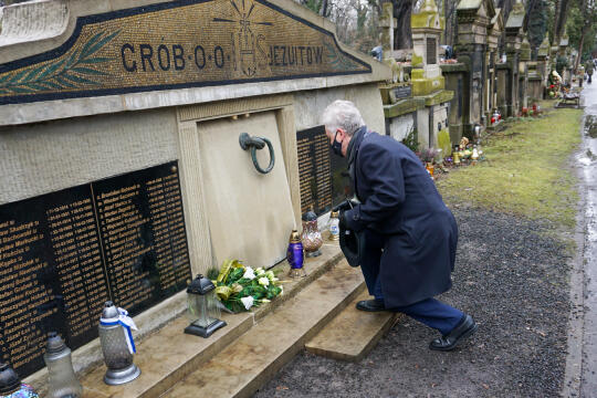 bs_210305_00091.jpg-Ks. Musiał, Piaskowski