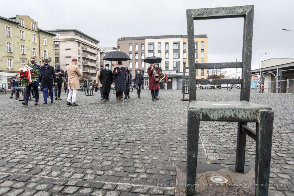 bs_210312_2347.jpg-Marsz, Kwiaty, Majchrowski, Likwidacja Getta  Autor: B. Świerzowski