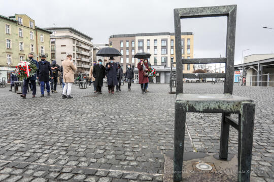 bs_210312_2347.jpg-Marsz, Kwiaty, Majchrowski, Likwidacja Getta