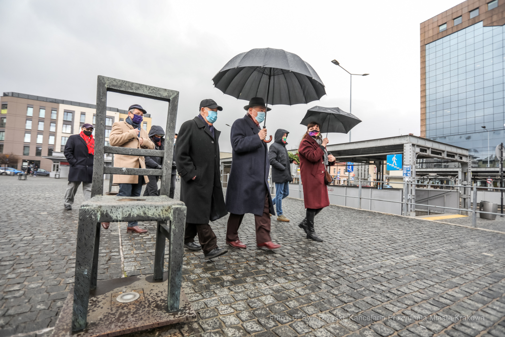 bs_210312_2357.jpg-Marsz, Kwiaty, Majchrowski, Likwidacja Getta  Autor: B. Świerzowski