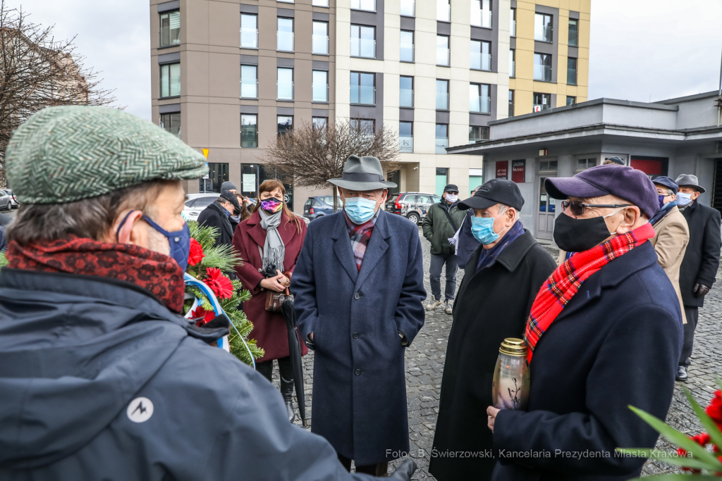 bs_210312_8176.jpg-Marsz, Kwiaty, Majchrowski, Likwidacja Getta  Autor: B. Świerzowski