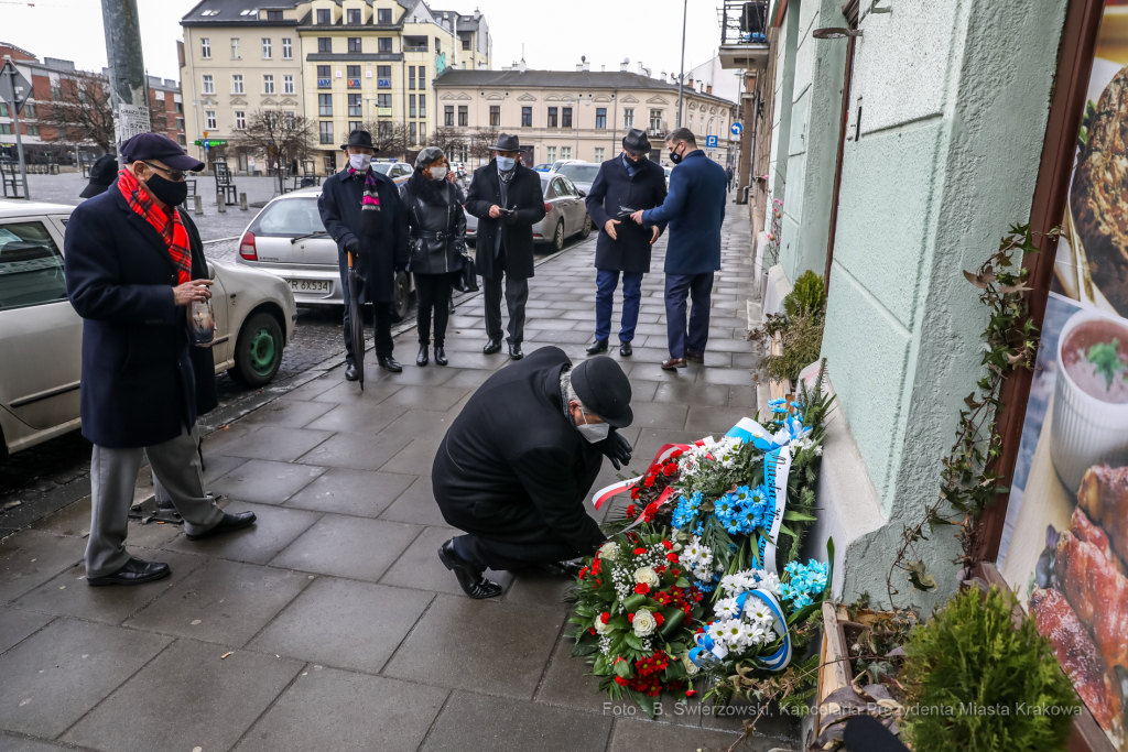 bs_210312_8228.jpg-Marsz, Kwiaty, Majchrowski, Likwidacja Getta  Autor: B. Świerzowski