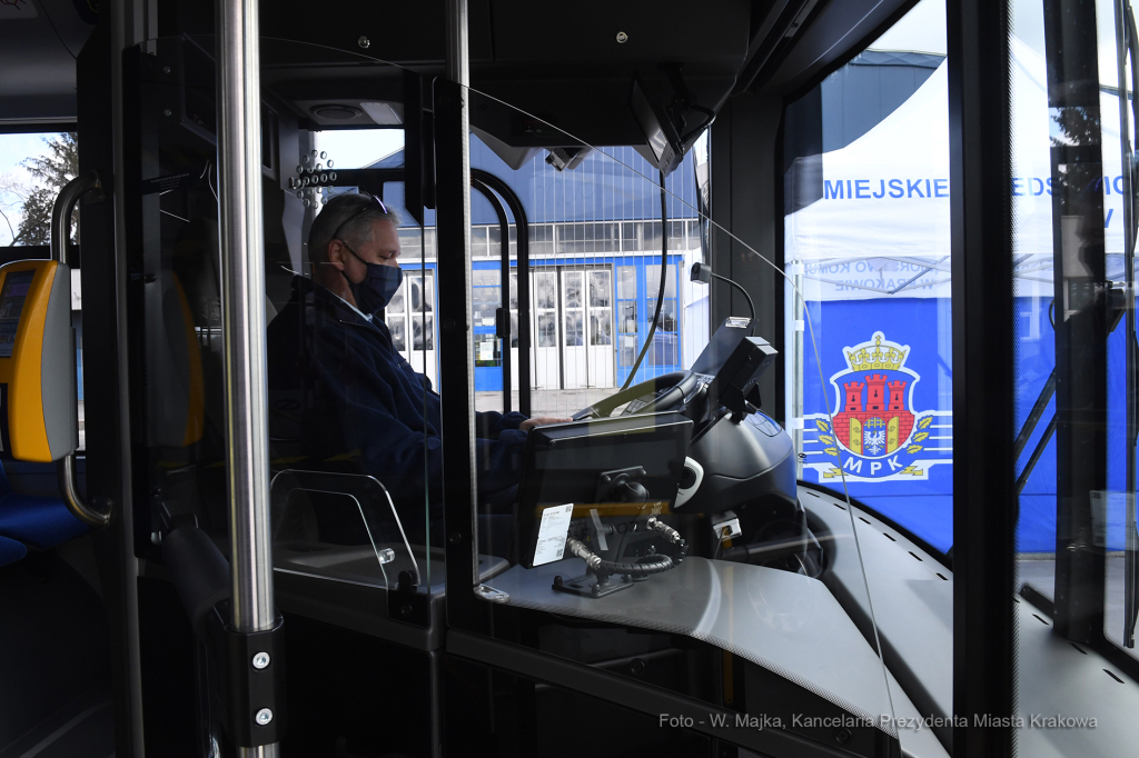 01jpg.jpg-przekazanie autobusów elektrycznych  Autor: W. Majka