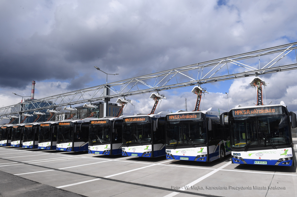 02jpg.jpg-przekazanie autobusów elektrycznych  Autor: W. Majka