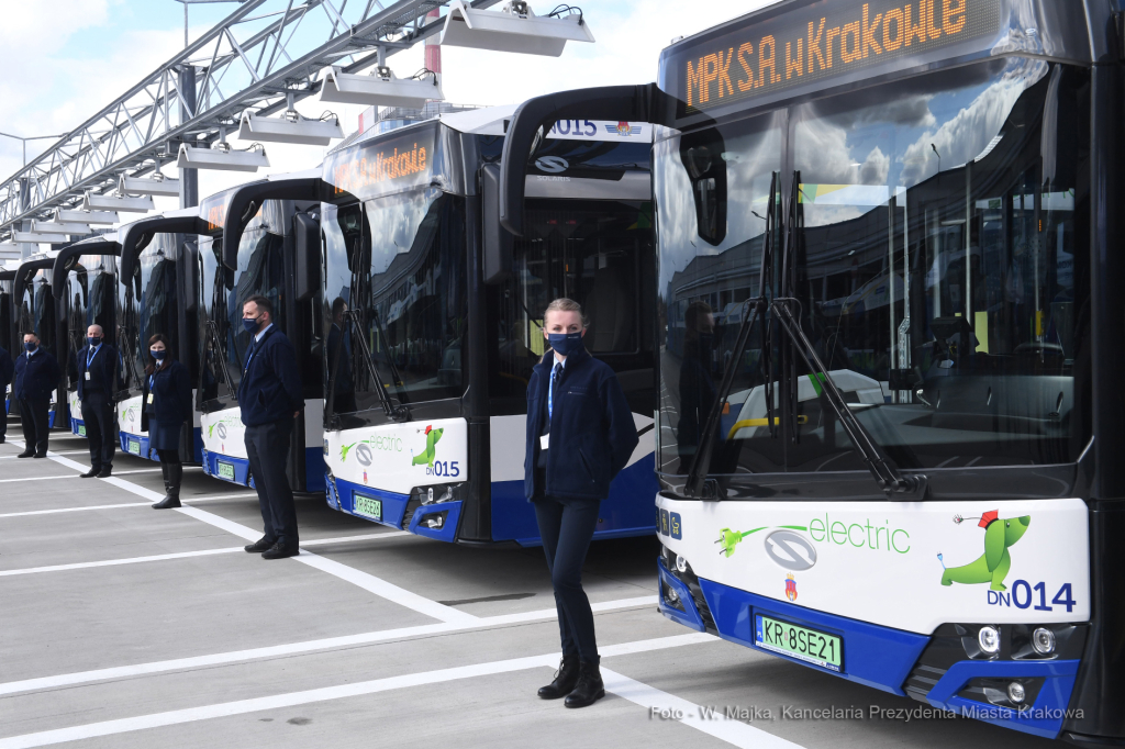 06jpg.jpg-przekazanie autobusów elektrycznych  Autor: W. Majka
