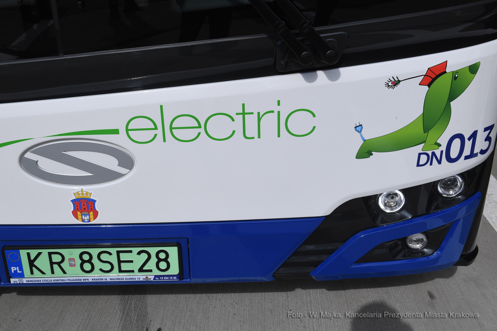 12jpg.jpg-przekazanie autobusów elektrycznych  Autor: W. Majka