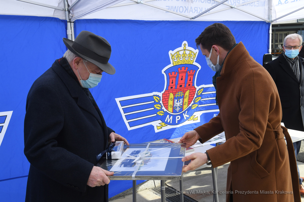 13jpg.jpg-przekazanie autobusów elektrycznych  Autor: W. Majka